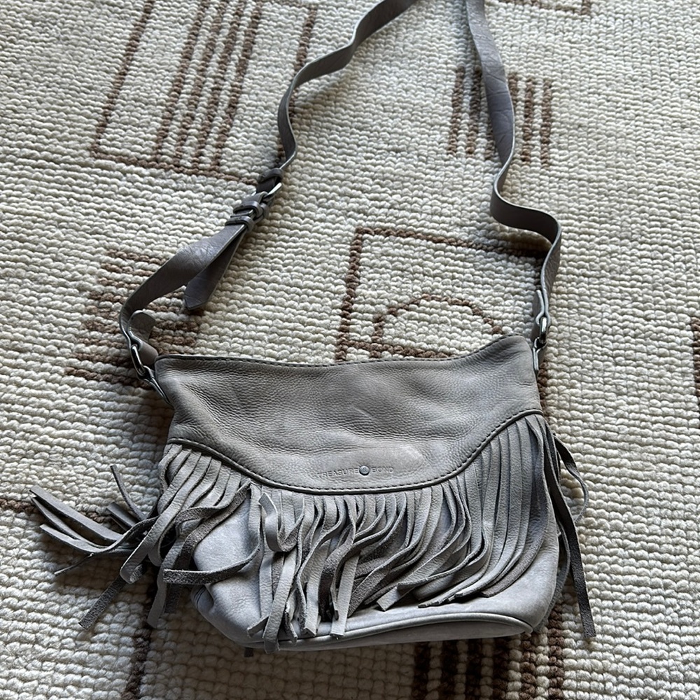 Small fringe shoulder bag